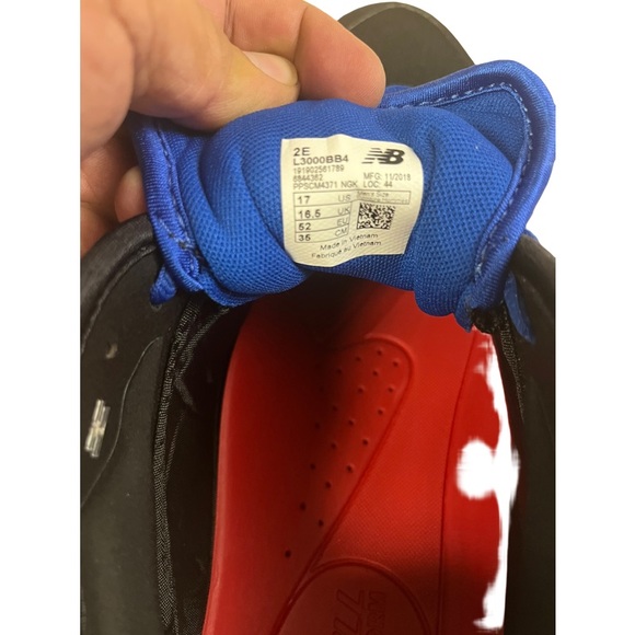 New Balance – Black/Blue Low-Cut L3000v4 Metal Spikes (L3000BB4) - Picture 2 of 8